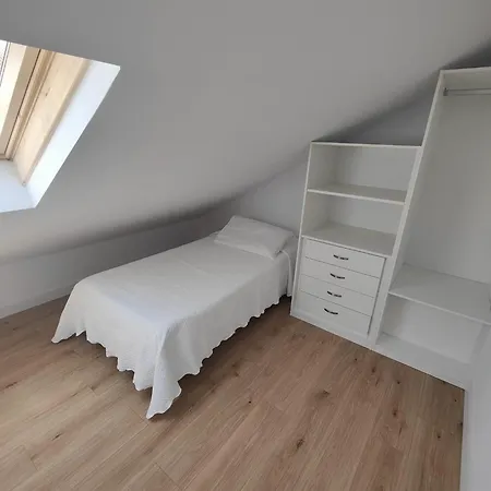 Con Wifi , Ps4 , Garaje, 5 Dormitorios, 3 Banos, Holiday home *