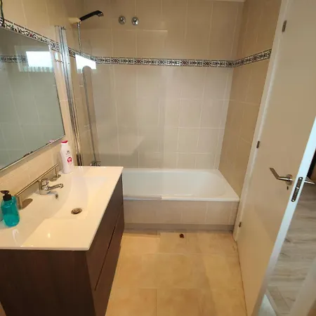 Con Wifi , Ps4 , Garaje, 5 Dormitorios, 3 Banos, Holiday home