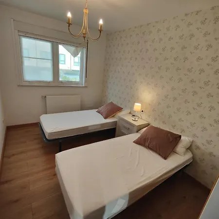 Holiday home Con Wifi , Ps4 , Garaje, 5 Dormitorios, 3 Banos, *