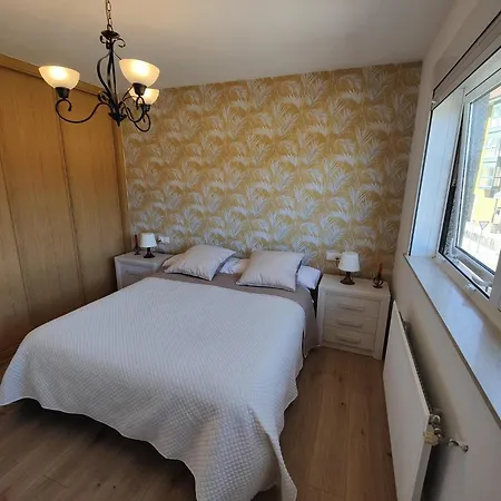 Con Wifi , Ps4 , Garaje, 5 Dormitorios, 3 Banos,