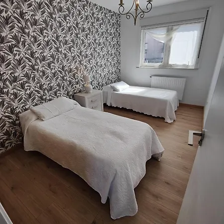 Con Wifi , Ps4 , Garaje, 5 Dormitorios, 3 Banos, Holiday home *