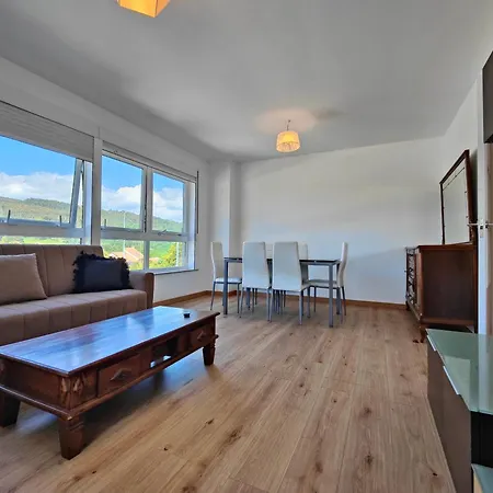Con Wifi , Ps4 , Garaje, 5 Dormitorios, 3 Banos, Holiday home *