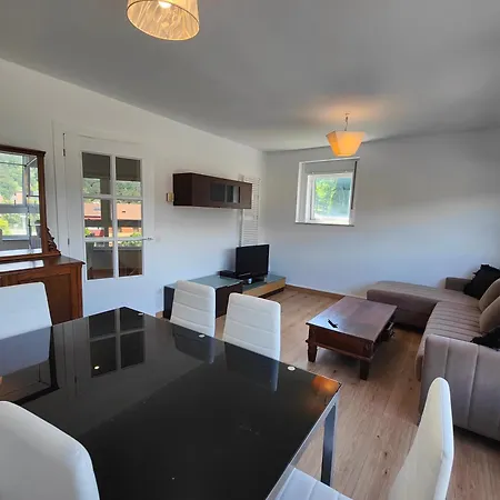 Con Wifi , Ps4 , Garaje, 5 Dormitorios, 3 Banos, Holiday home Santiago de Compostela