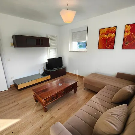 Con Wifi , Ps4 , Garaje, 5 Dormitorios, 3 Banos, *