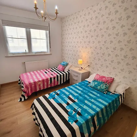 Con Wifi , Ps4 , Garaje, 5 Dormitorios, 3 Banos, Santiago de Compostela