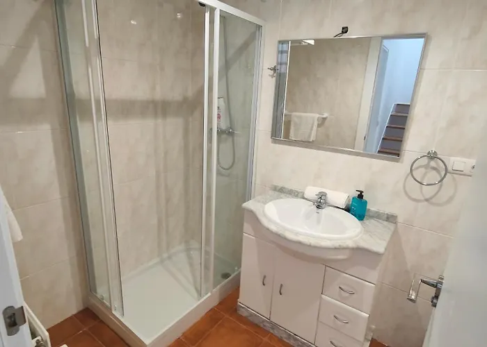 Con Wifi , Ps4 , Garaje, 5 Dormitorios, 3 Banos, 別荘 サンティアゴ・デ・コンポステーラ