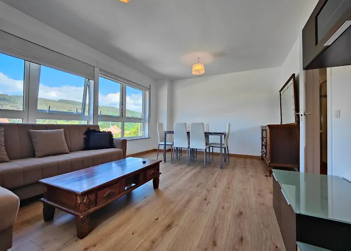 Con Wifi , Ps4 , Garaje, 5 Dormitorios, 3 Banos, בית נופש *