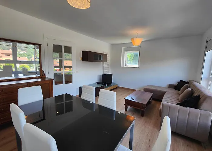 Con Wifi , Ps4 , Garaje, 5 Dormitorios, 3 Banos, בית נופש סנטיאגו דה קומפוסטלה