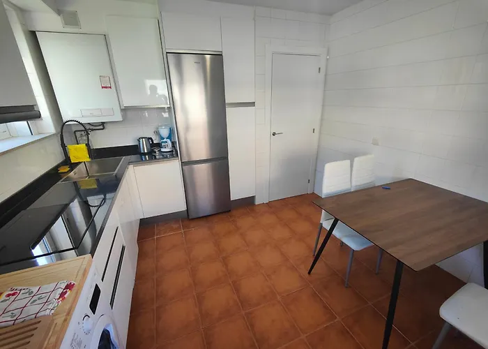 別荘 Con Wifi , Ps4 , Garaje, 5 Dormitorios, 3 Banos, サンティアゴ・デ・コンポステーラ