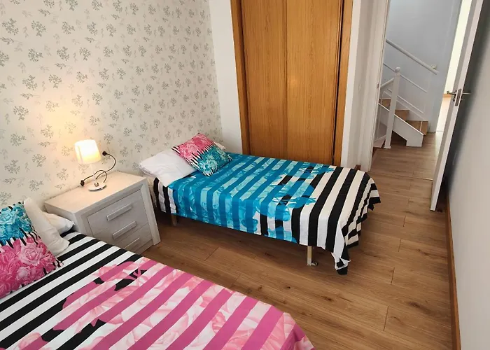 別荘 Con Wifi , Ps4 , Garaje, 5 Dormitorios, 3 Banos, *