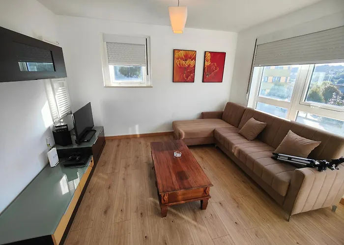 בית נופש Con Wifi , Ps4 , Garaje, 5 Dormitorios, 3 Banos, סנטיאגו דה קומפוסטלה