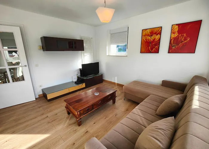 Con Wifi , Ps4 , Garaje, 5 Dormitorios, 3 Banos, *