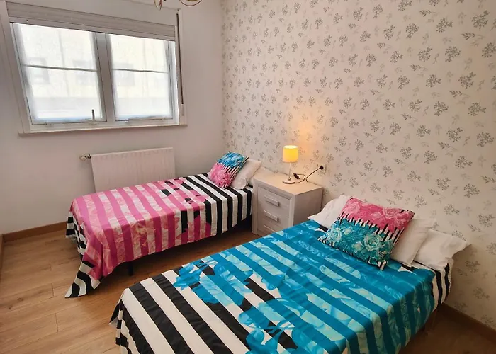 Con Wifi , Ps4 , Garaje, 5 Dormitorios, 3 Banos, サンティアゴ・デ・コンポステーラ